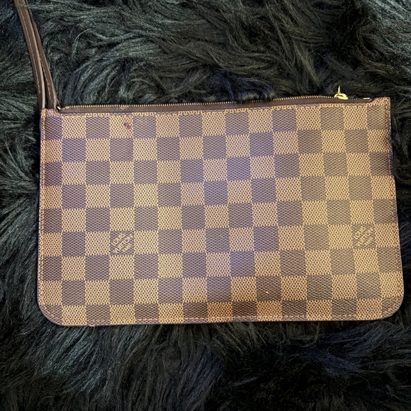 Louis Vuitton Neverfull MM with wristlet pouch - Picture 6 of 13